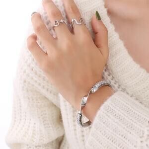 NEW 18K white gold pl CZ twisted open bangle adjustable bracelet jewelry B22B